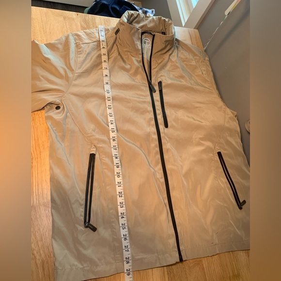 Tumi Men’s Rain Jacket Size XL Beige Color - Picture 14 of 16